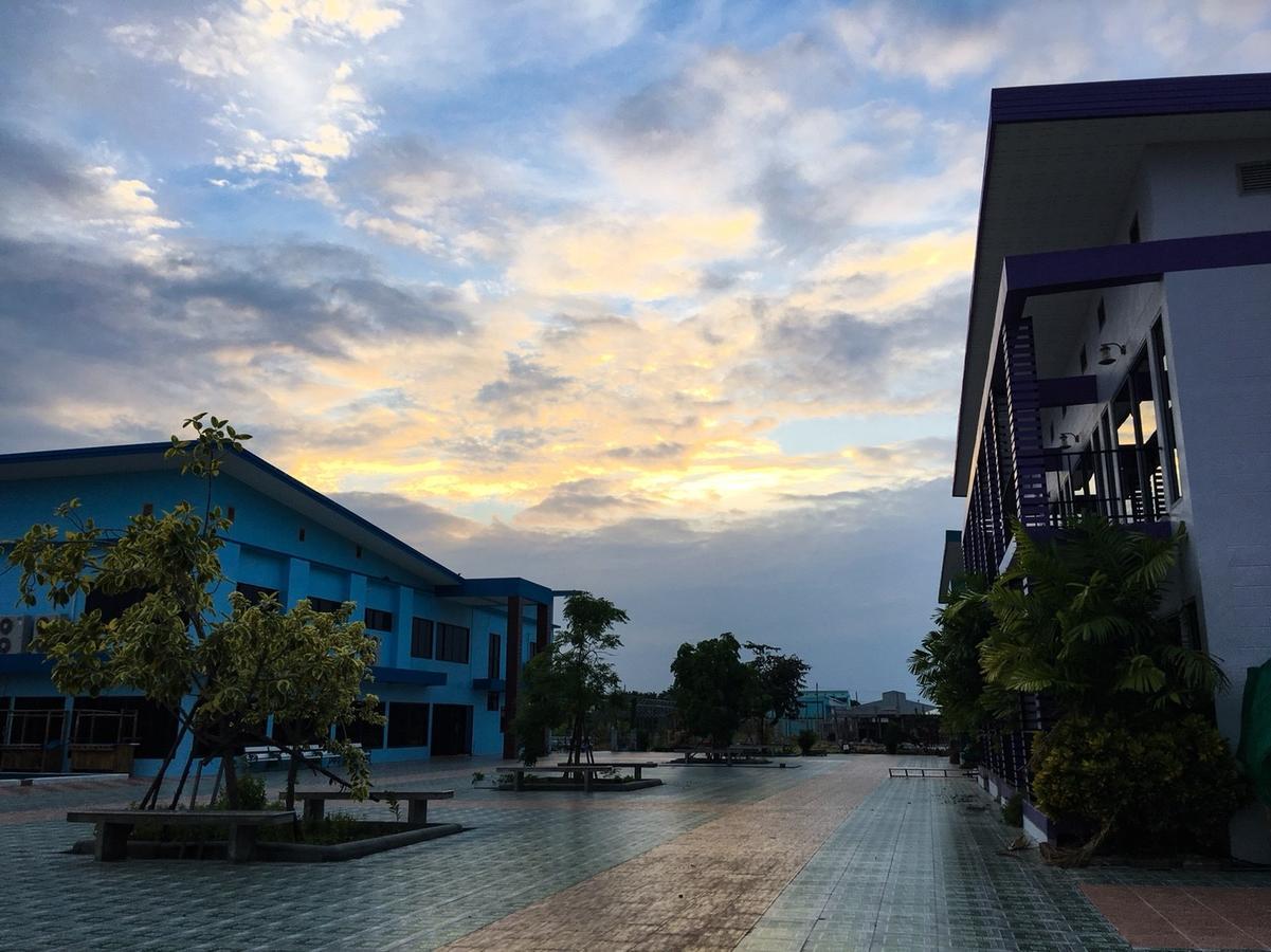 Menam Resort Nakhon Pathom Bagian luar foto