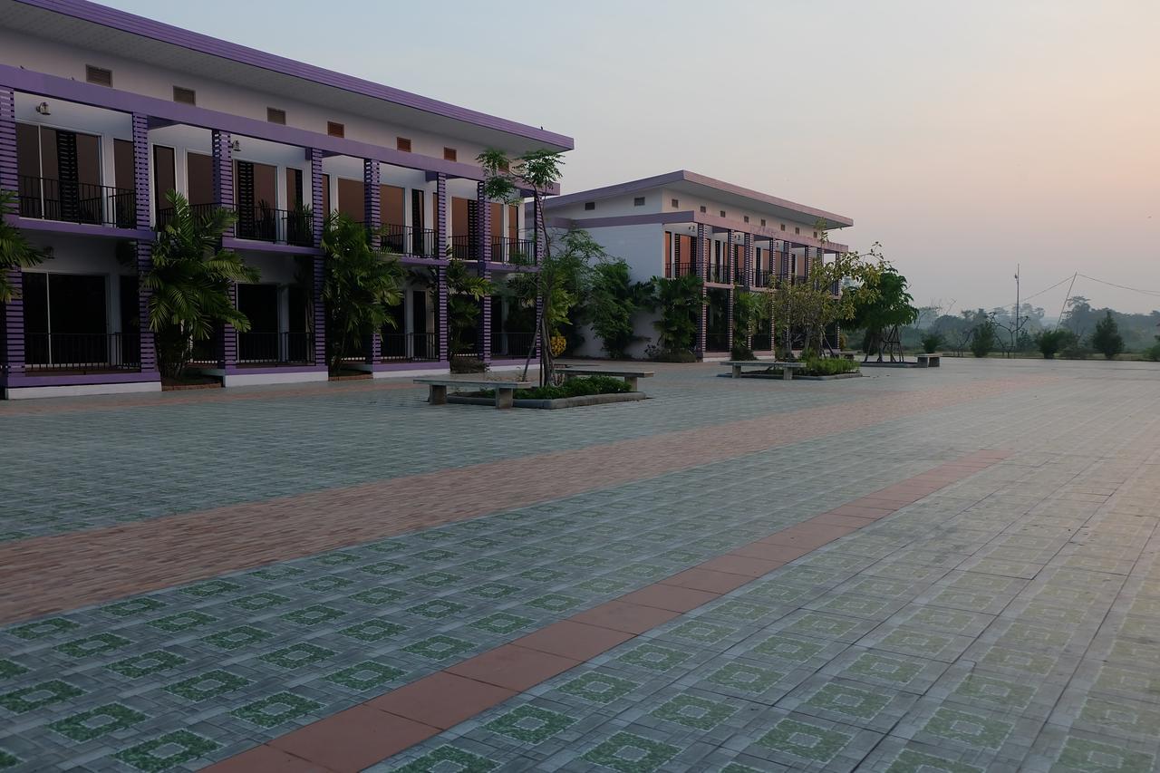 Menam Resort Nakhon Pathom Bagian luar foto