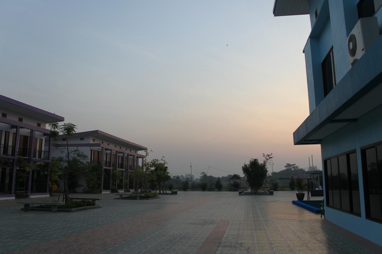 Menam Resort Nakhon Pathom Bagian luar foto